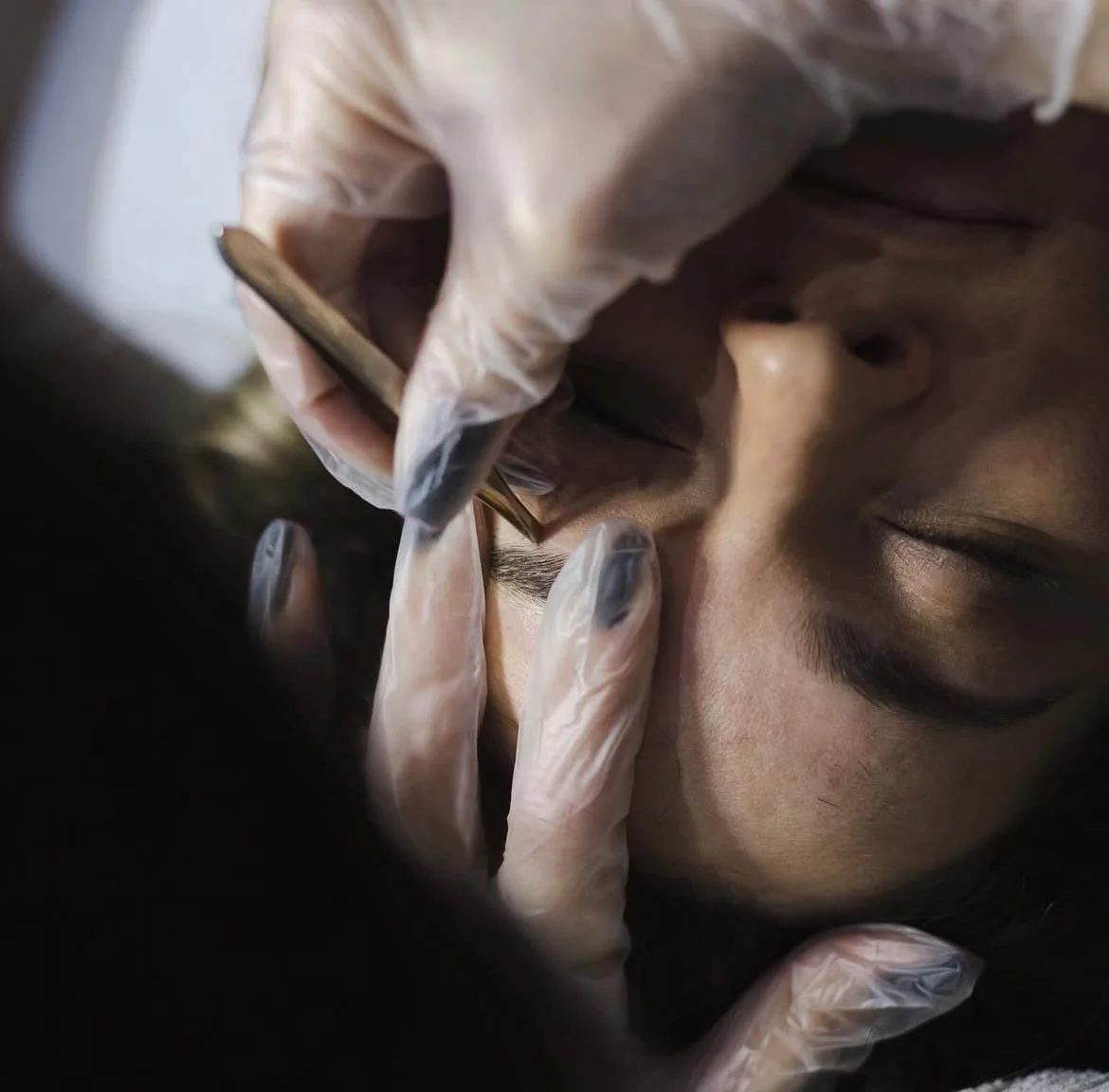 Brow shaping at Urban Beauty